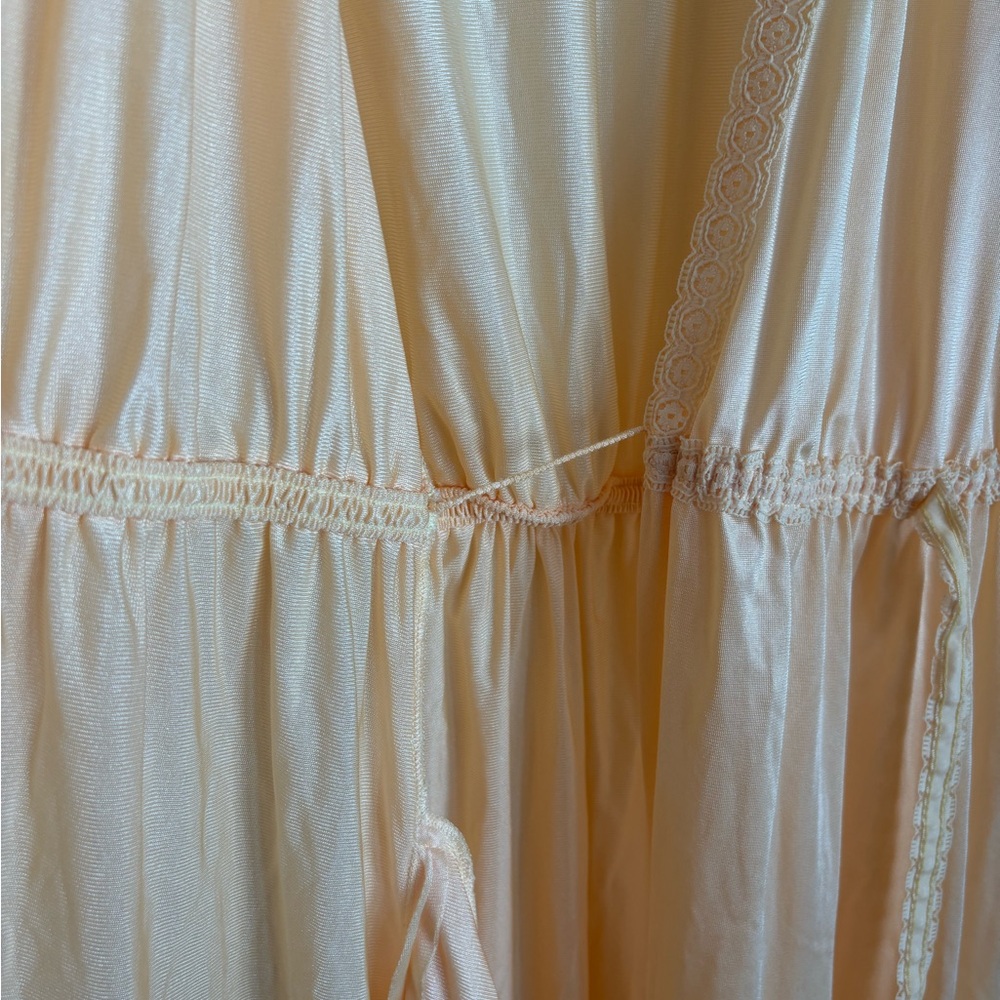 Vintage Robe - Picture 3 of 10